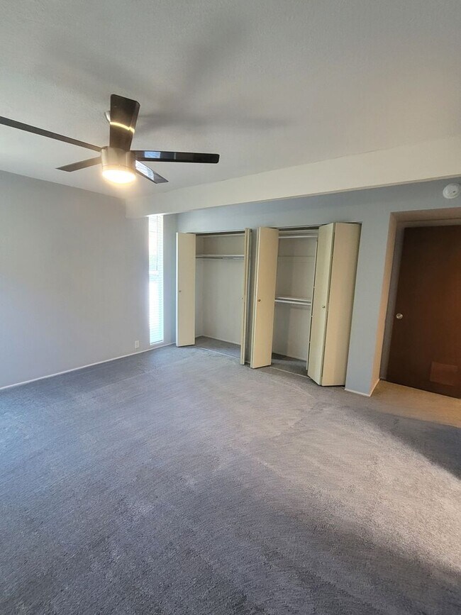 Building Photo - Mid-Century Modern half-plex in American R...