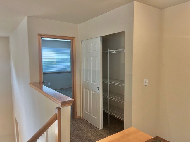Building Photo - Must See! Beautiful 3bd/ + Bonus Rm/2.5 bath/ Primary Bed on Main/ /Heat Pump/Updated Features