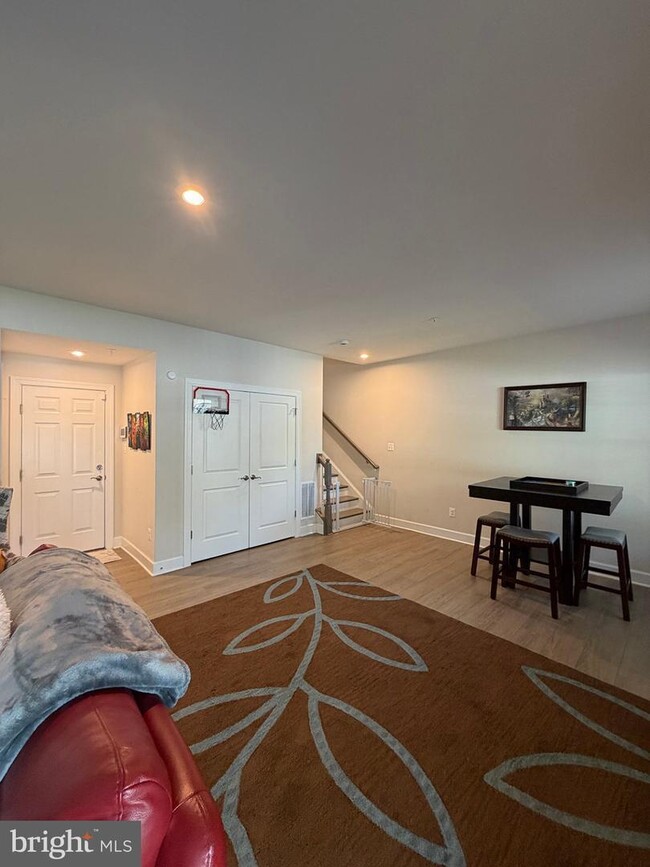 Building Photo - 10802 Foxtrot Cir