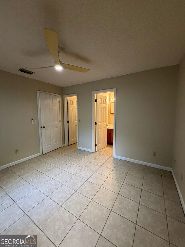 Building Photo - 414 Admiral's Walk Dr