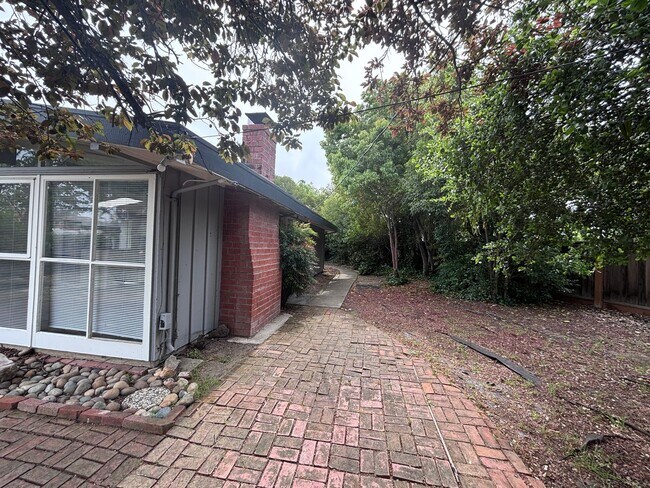 Building Photo - CUPERTINO-charming Eichler house for rent in the heart of Cupertino