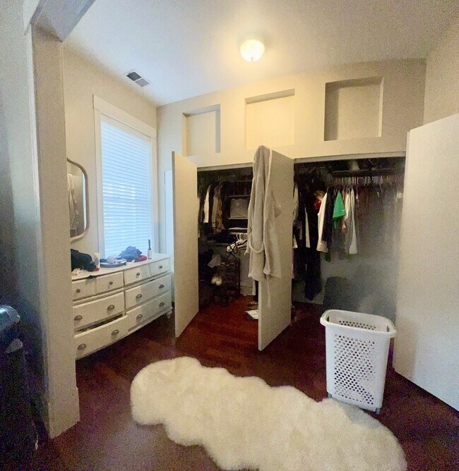 Building Photo - 2303 W North Ave