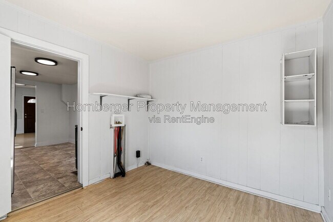 Building Photo - 1327 E Walton Ave