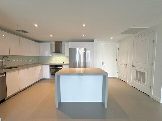 Building Photo - 1600 NE 1st Ave