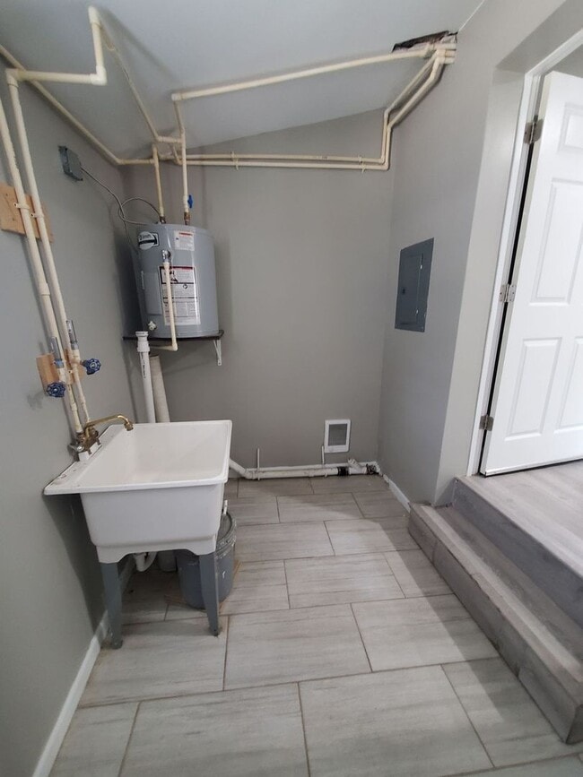 Building Photo - 1 Bedroom Single Family