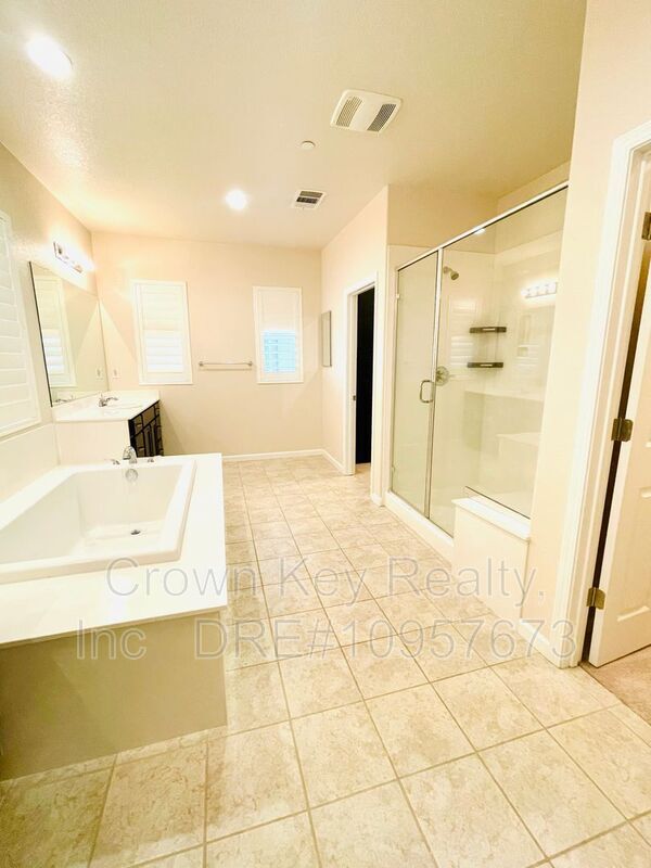 Building Photo - 611 W Strauss Dr