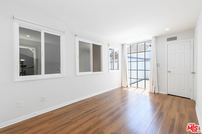 Building Photo - 11667 Gorham Ave