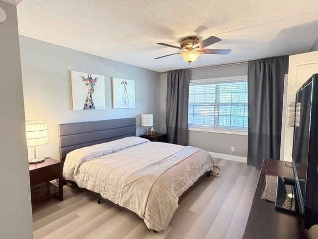 Building Photo - 4030 W Palm Aire Dr