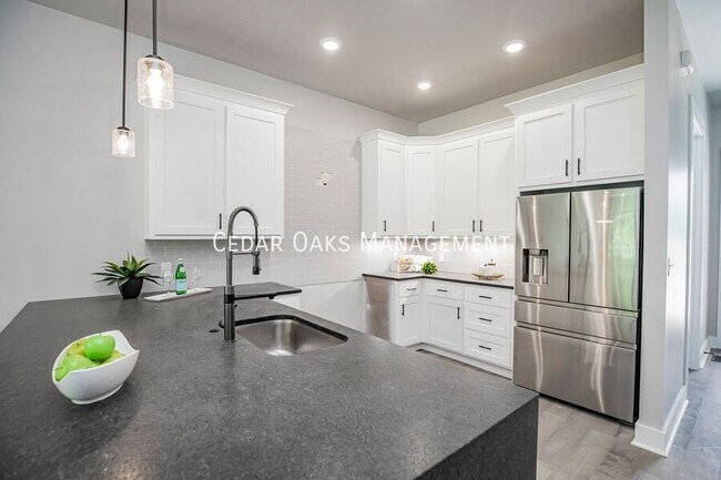 Building Photo - 116 E Mountain St