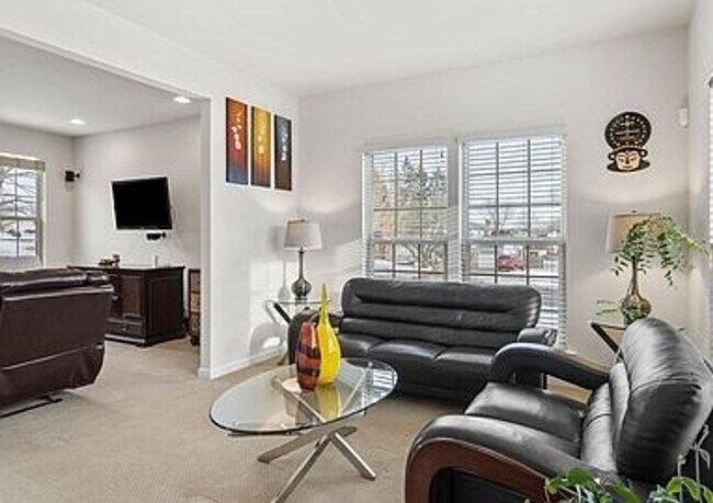 Building Photo - Gorgeous 4BR/2.5BA located in Warrington! Available NOW!