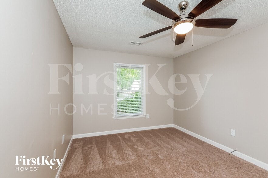 Building Photo - 4914 Chestnut Lake Dr