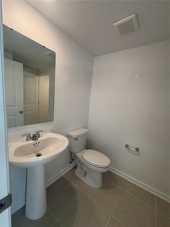 Building Photo - 2664 Skyline Lp