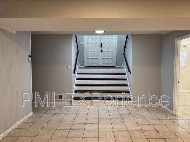 Building Photo - 13417 Queens Ln