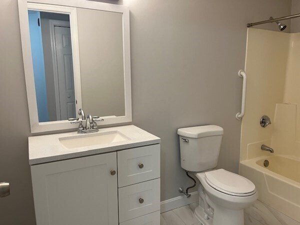 Building Photo - 8 Ledgewood Way