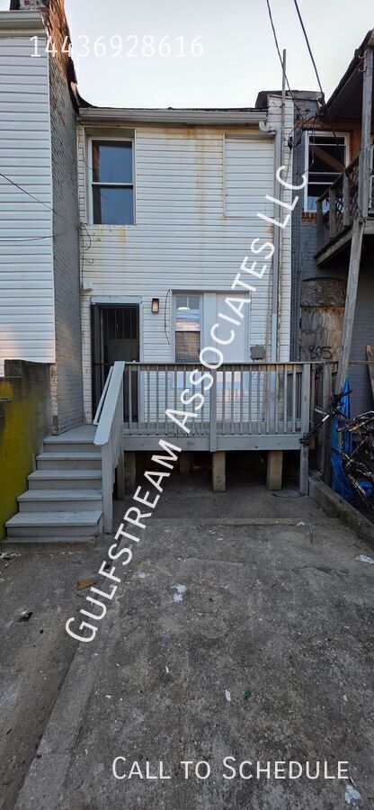 Building Photo - 803 N Port St