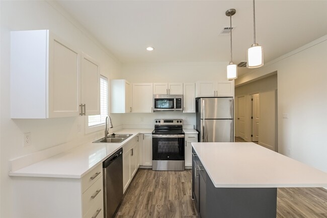 Building Photo - 3127 Bay St