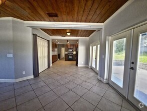 Building Photo - Glimpse Lake Minneola from the heart of do...