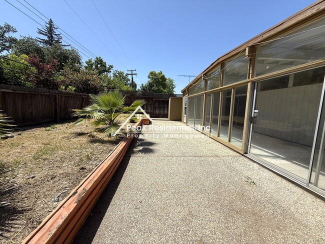Building Photo - Mid-Century Modern 3bd/2ba Near Madison & ...
