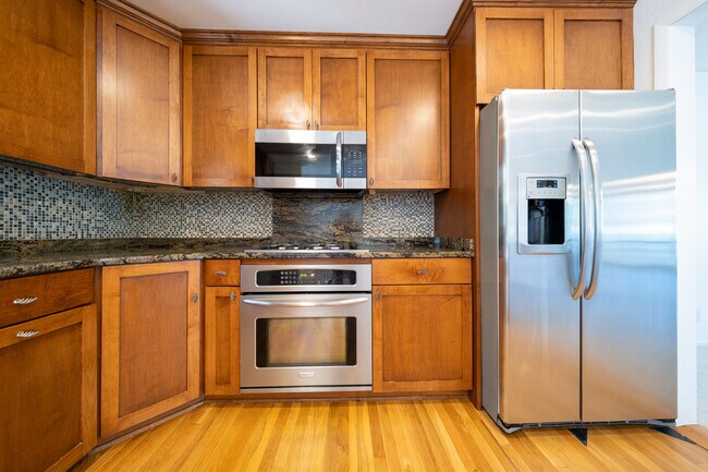 Building Photo - 6624 Southcrest Dr