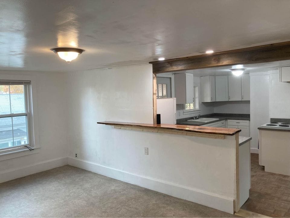 Building Photo - 64 Valley St