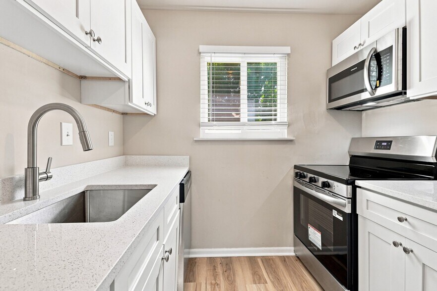Building Photo - 200 Kilby Shores Dr