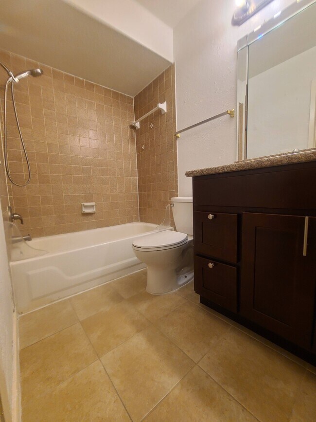 Building Photo - 752 Memorial Mews St