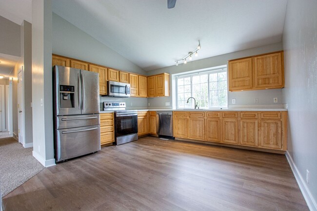 Building Photo - 3 Bedroom / 2 Bath Near Lake Cunningham!