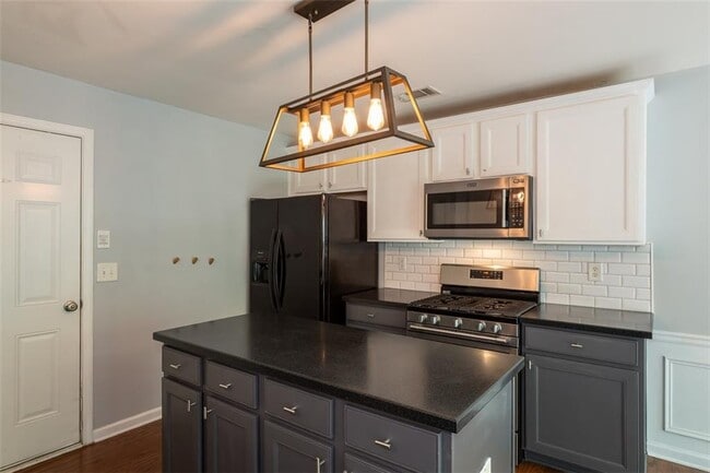 Building Photo - 331 Balaban Cir