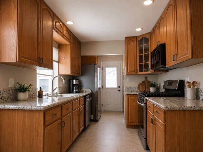Building Photo - 6503 White Oak Ave