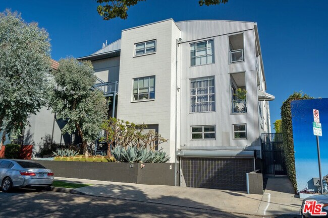 Building Photo - 710 Orlando Ave