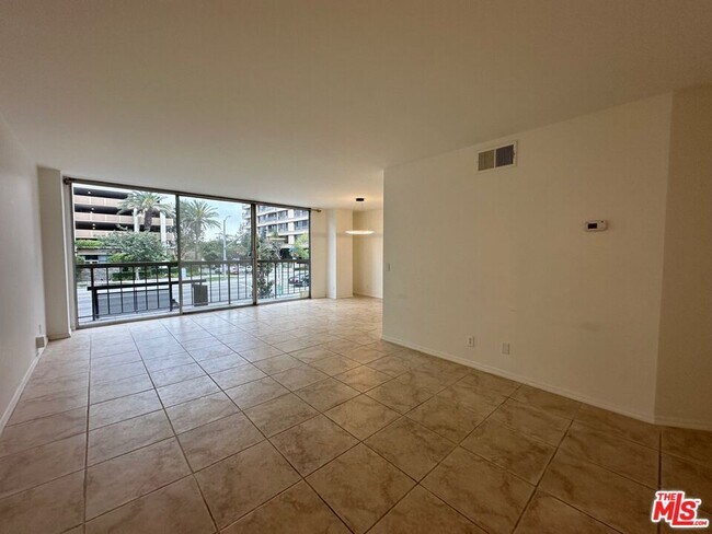 Building Photo - 10747 Wilshire Blvd