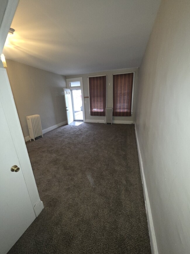 Building Photo - 403 S Augusta Ave