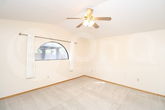 Building Photo - 602 N Cobblestone St
