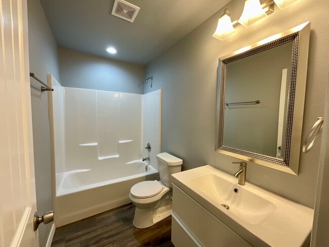 Building Photo - 4 Bed 3 bath 3 Car-Garage-Solar Panels-Move In Ready! Frenship ISD