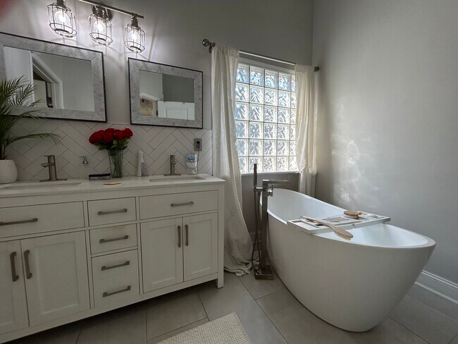 Building Photo - 2535 Village Creek Landing SE