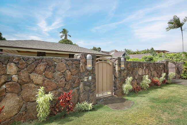 Building Photo - Executive Kahala Home with detached Cottage