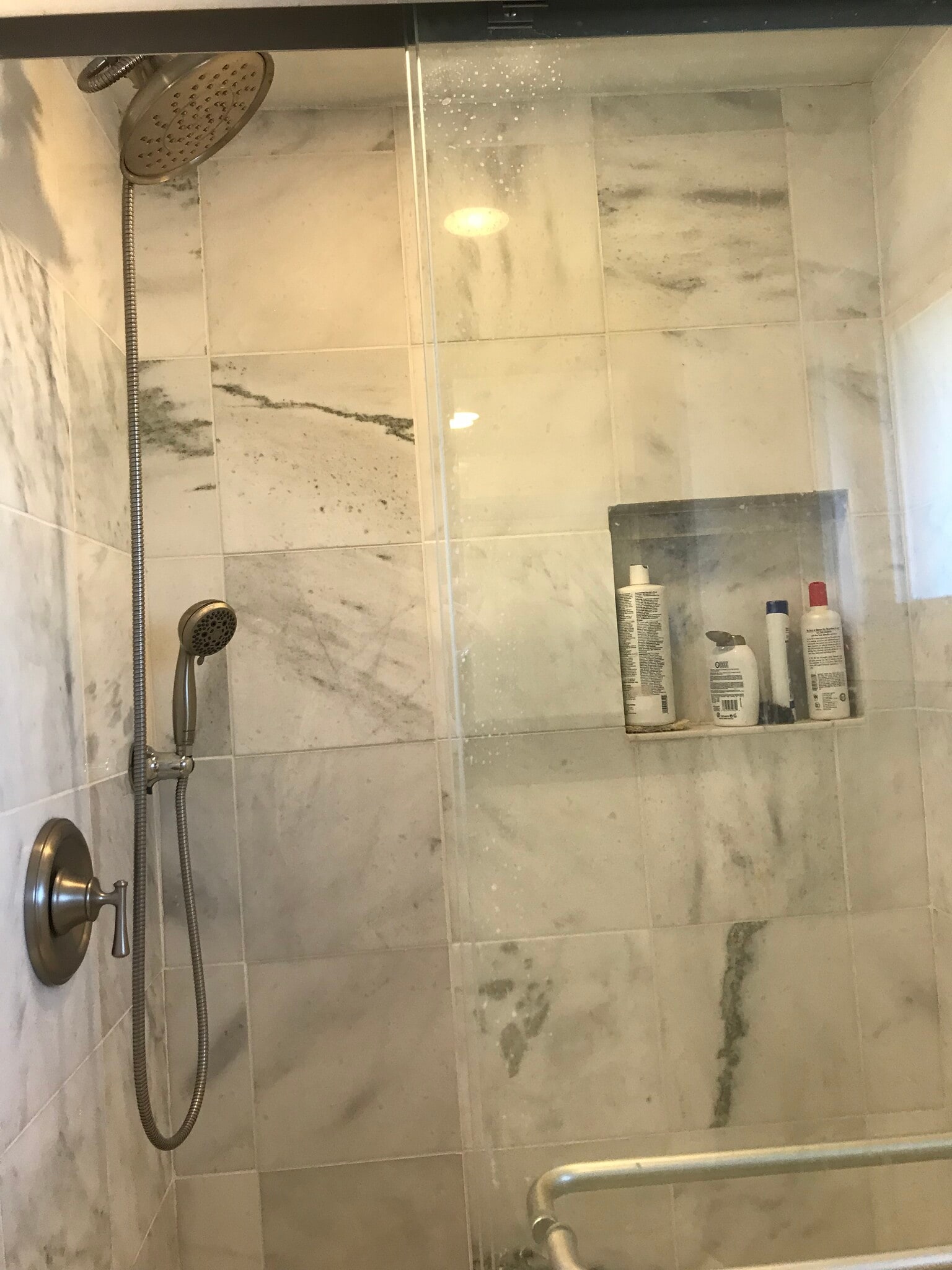 Main bathroom - 91 S Penataquit Ave