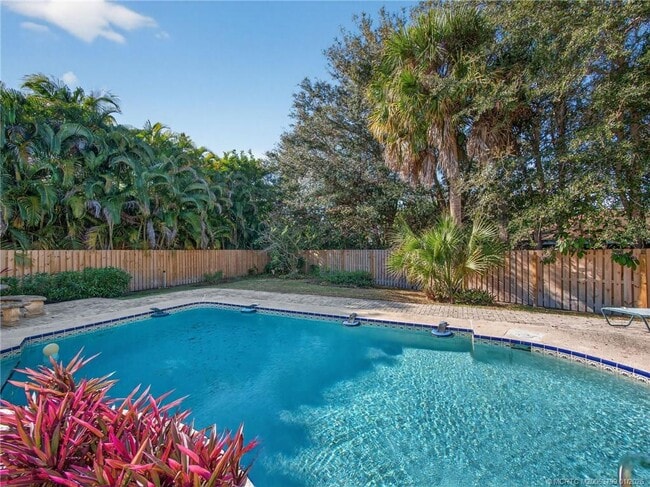 Building Photo - 3055 SE Glasgow Dr