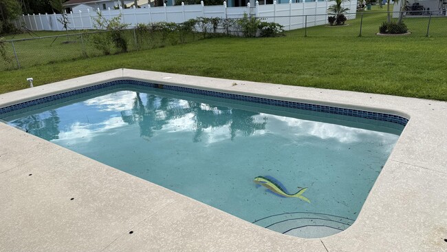 Building Photo - 5529 NW North Lundy Cir