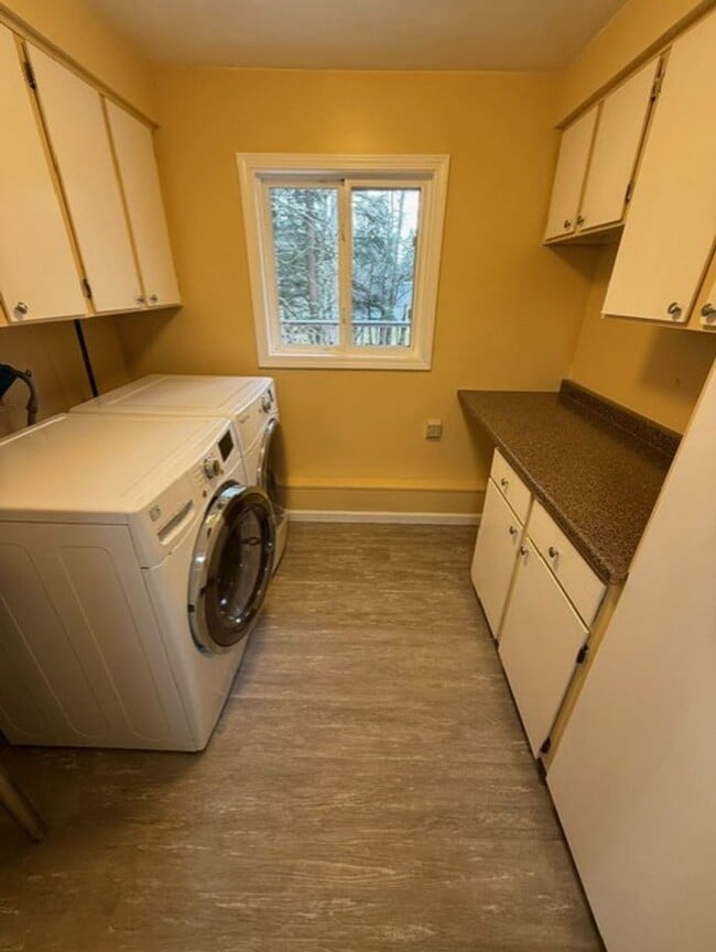 Building Photo - UPDATED 4 BED, 3 BATH KIRKLAND HOUSE FOR RENT AVAILABLE NOW!