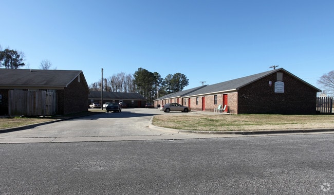 Primary Photo - Tanglewood Apartments
