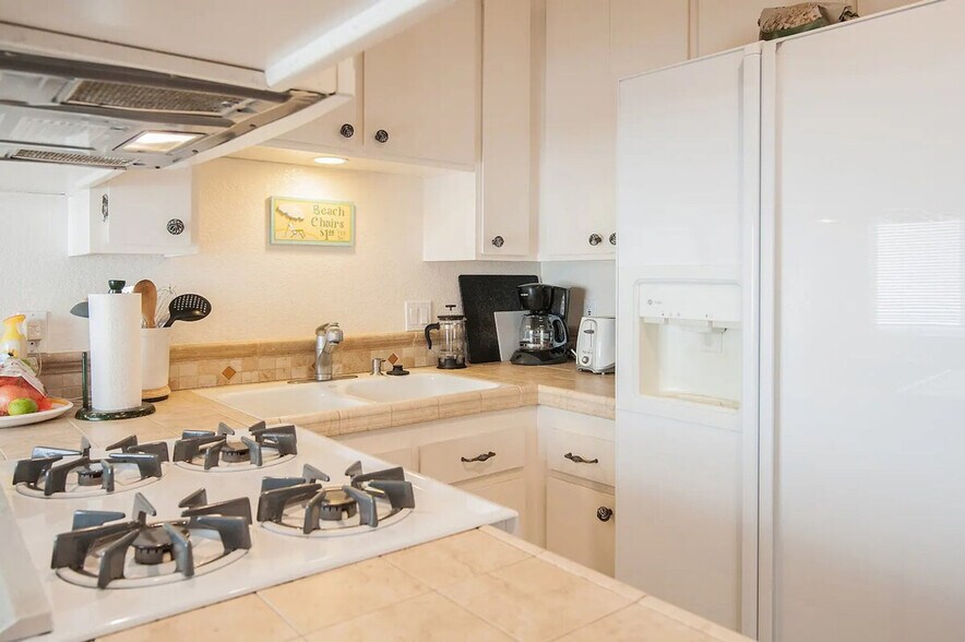 Building Photo - 1574 Lorraine Dr