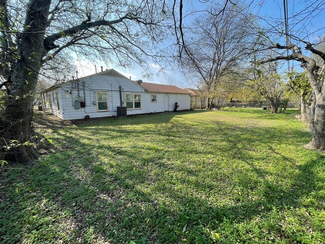 Building Photo - 1-Bedroom Duplex for Rent in Killeen