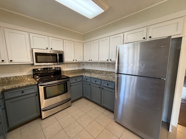 Building Photo - 2396 Hidden Ln