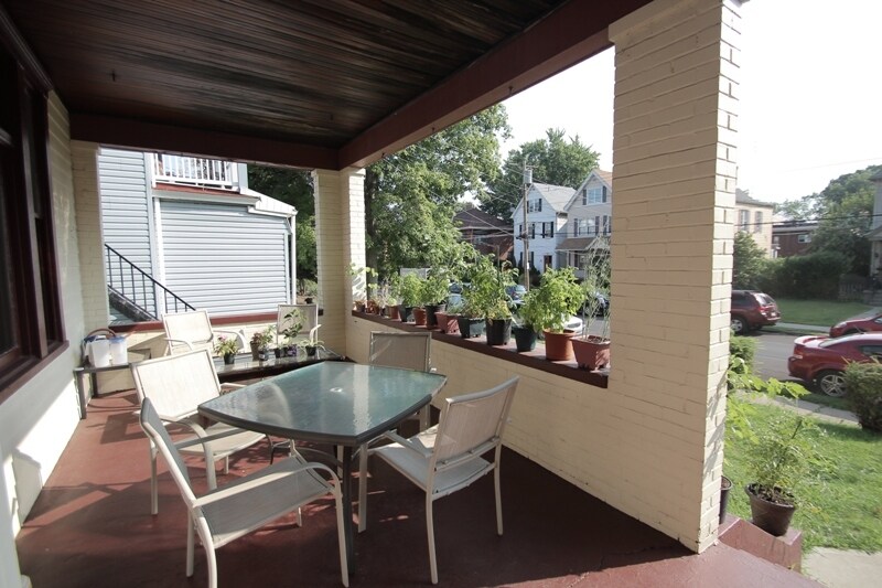 Building Photo - 732 Savannah Ave