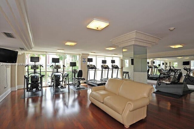 Building Photo - 16711 Collins Ave