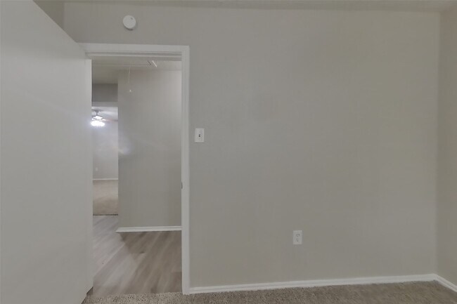 Building Photo - 24019 Lone Elm Dr
