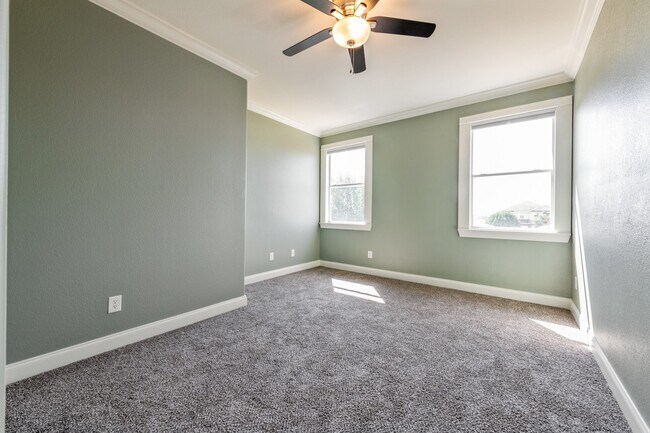 Building Photo - Gorgeous Upgraded Home in Villages at Hidd...
