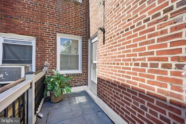 Building Photo - 1011 Clifton Ave