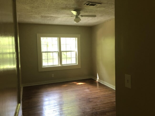 Building Photo - 611 Choctaw Rd